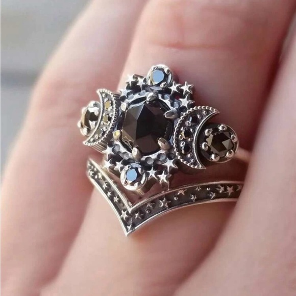 Moon & Star Black Ring, size 7 - Picture 4 of 4
